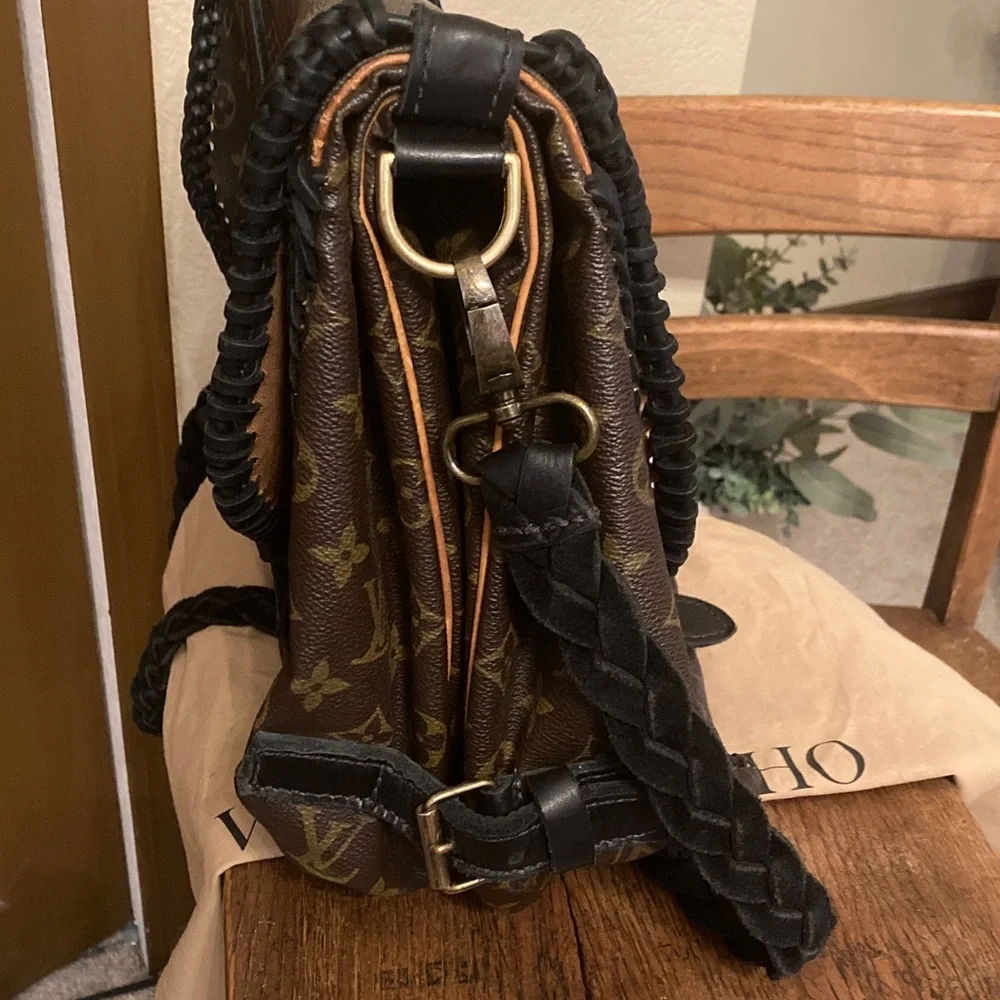 Vintage Boho Louis Vuitton Saumur 35 Saddle Bag w/Hand Braided Crossbody Strap - Picture 5 of 13